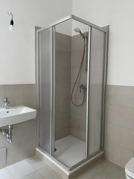 1,5 Zimmerwohnung mit Einbauküche und Duschbad — photo 1